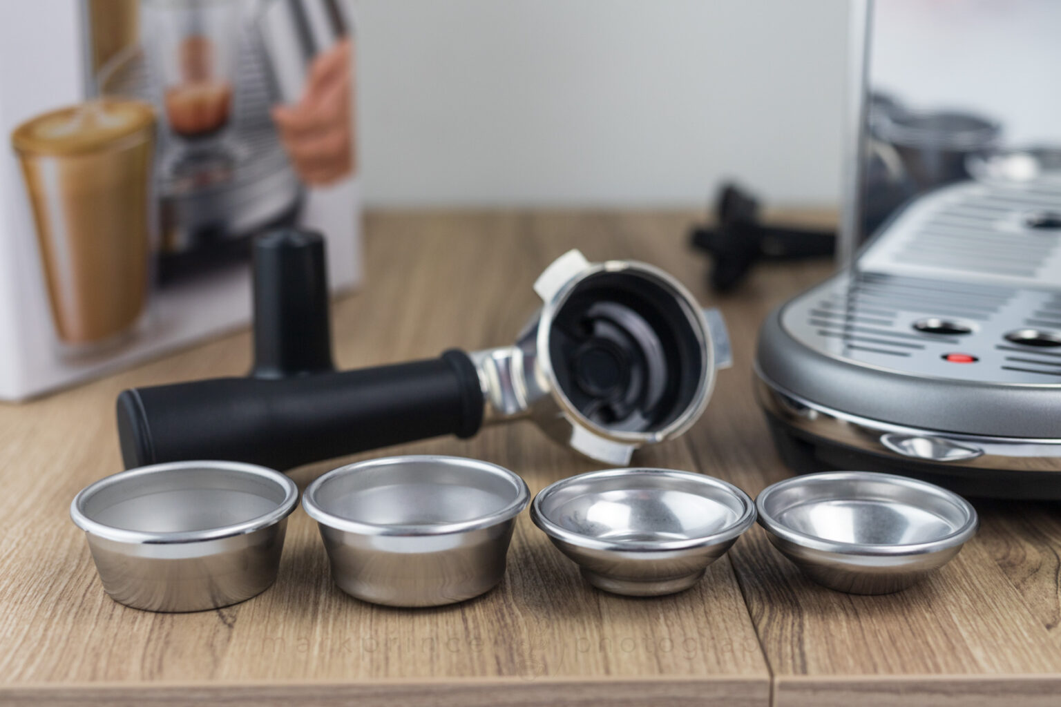 Comes with Breville's now standard 4 basket setup: single and double pressurized, single and double standard.