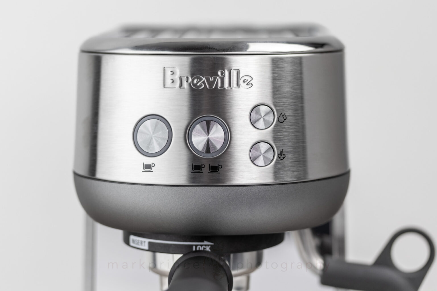 The Bambino's main controls. No power button; pressing the single or double shot button powers up the machine.