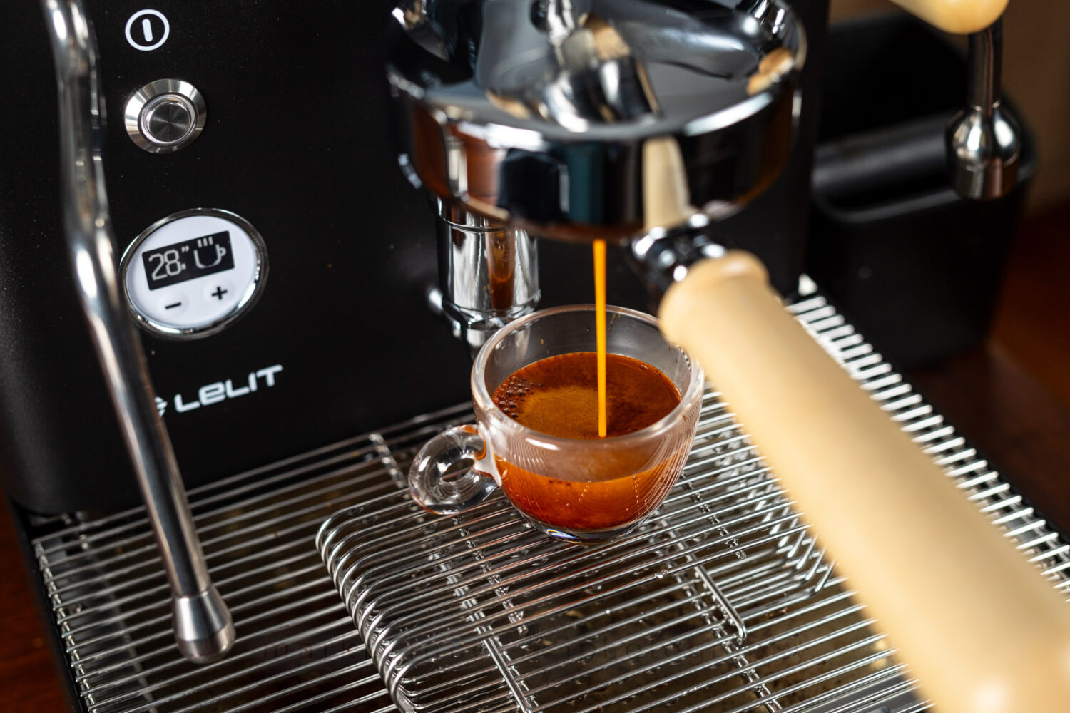 Beatiful shots, all day long. And you can program the machine to pressure profile everything.