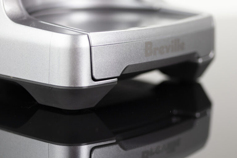 From most angles, the base of the grinder looks like wide, stable feet. The grinder doesn't slide around, and that adds to the assumption.