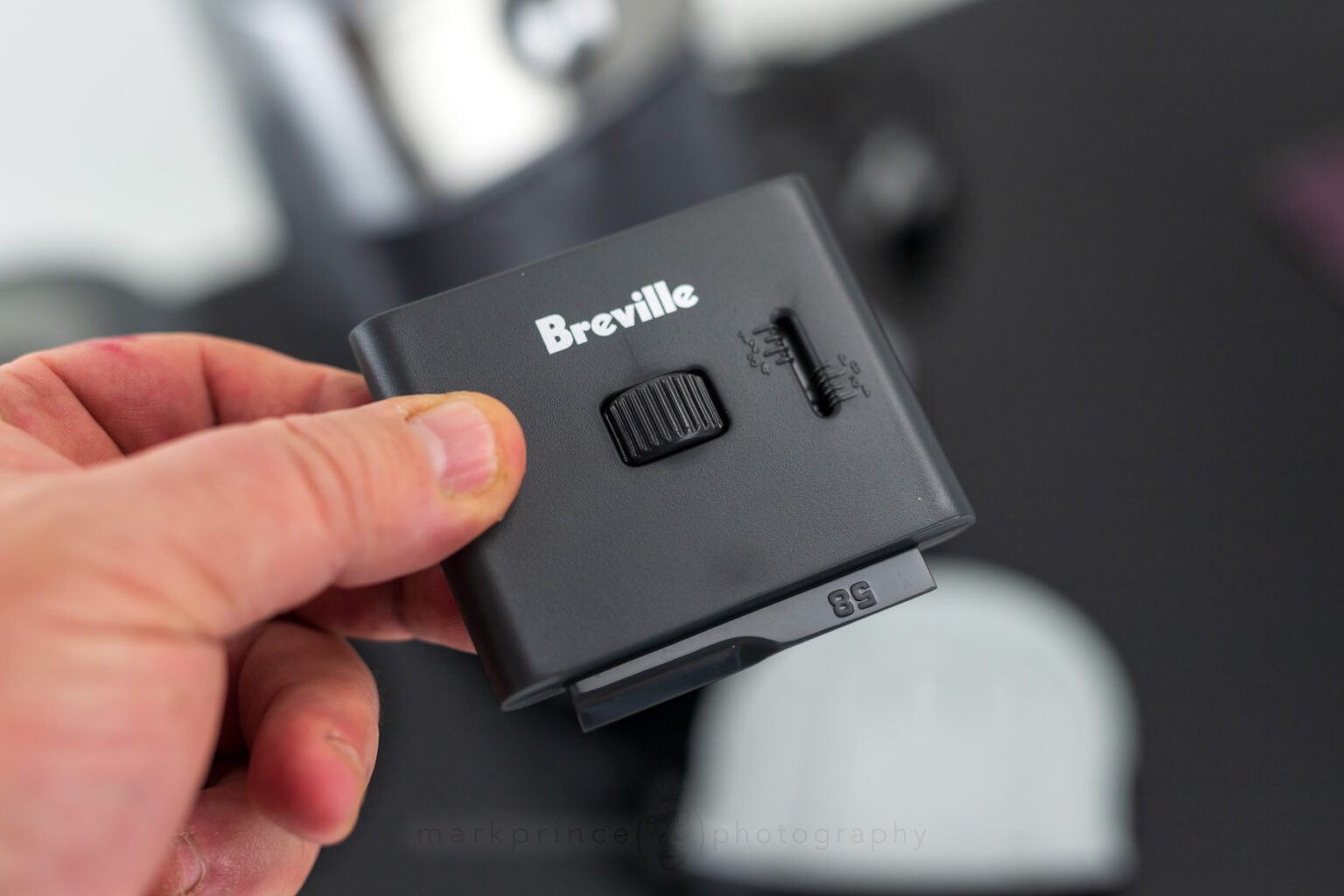 A very adjustable Razor tool that works with 58mm, 54mm, and 51mm portafilters. You can also adjust the height.