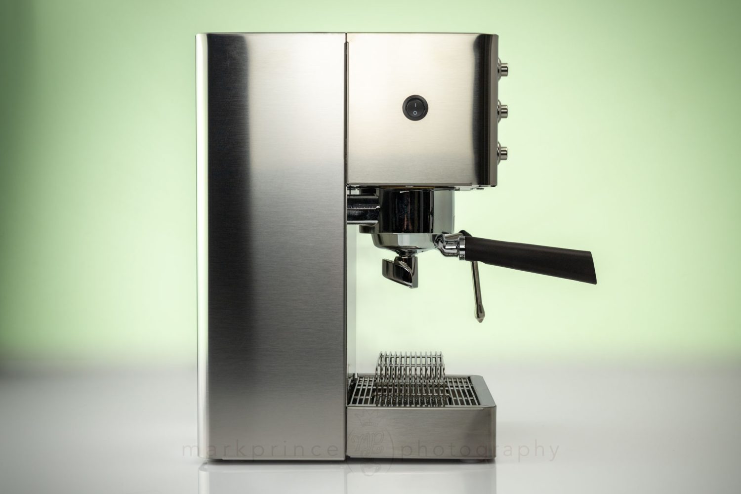 Lelit Victoria Espresso machine as viewed in the side profile